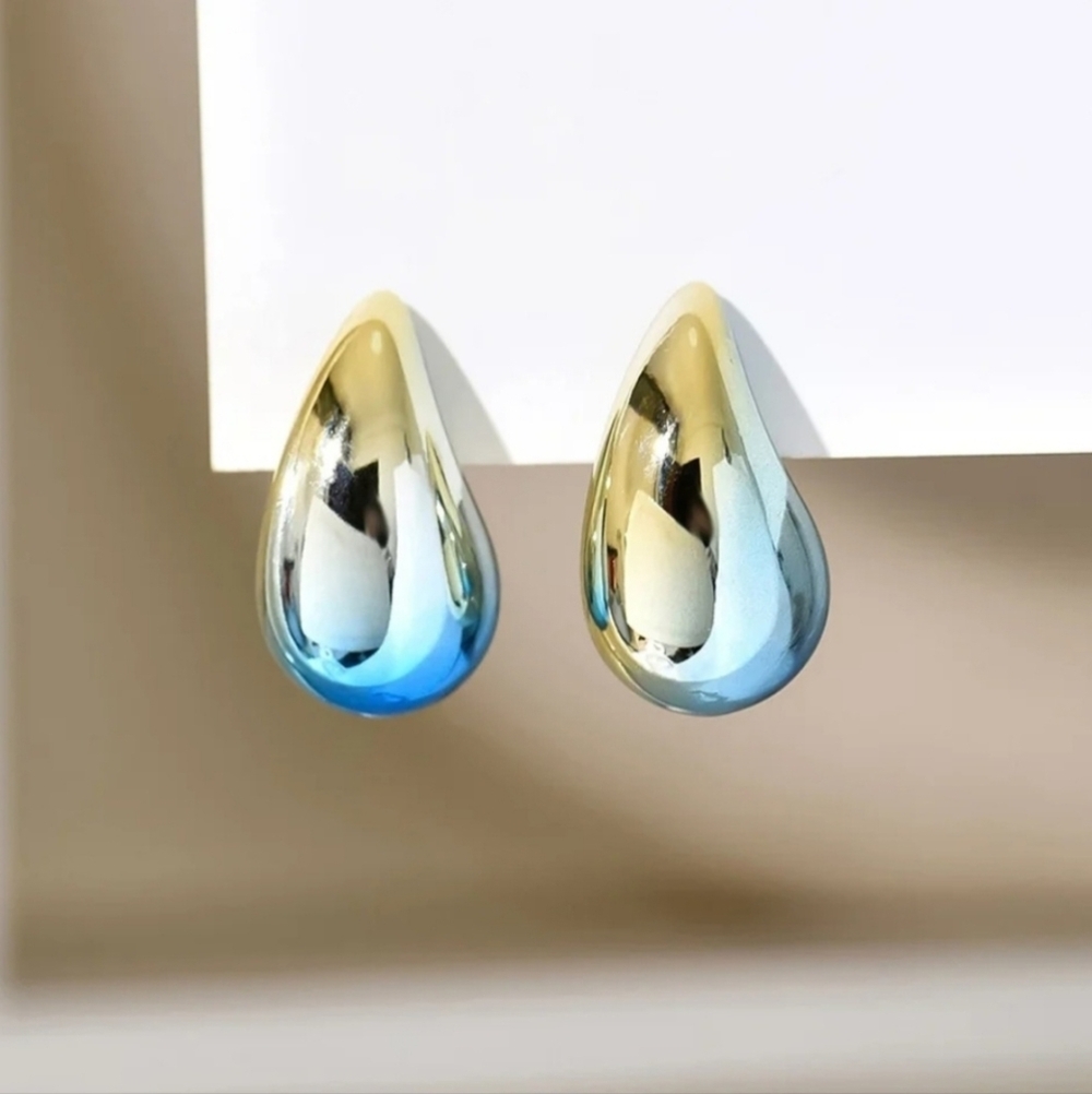 NWT Blue Gradient Waterdrop Teardrop Gold Trendy Post Earrings